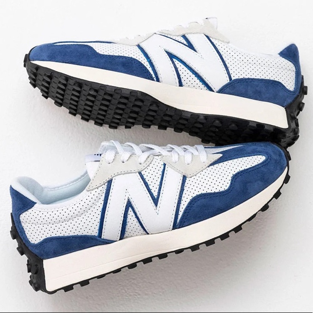 New Balance — 327